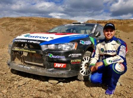 RIFAT SUNGKAR KIBARKAN MERAH PUTIH DI RALLY OREGON TRAIL AMERIKA. TEMBUS PODIUM KE-3 DAN INDONESIA KEREN BERGEMA